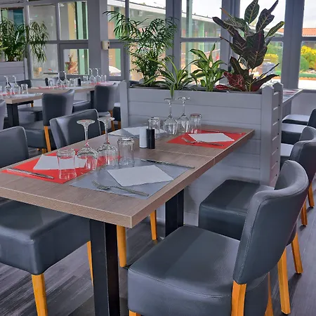 Restaurant Les Jardins D'epone Отель Epone