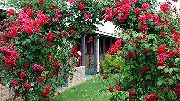 Hotel Restaurant Les Jardins D'epone 2*